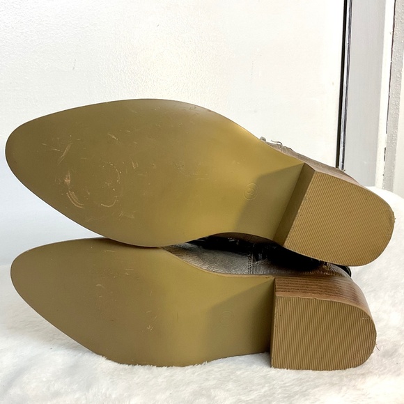 Corky’s Boutique  Western Chief Textured Ankle Boot side Zip in Brown Size 9 - Picture 4 of 13